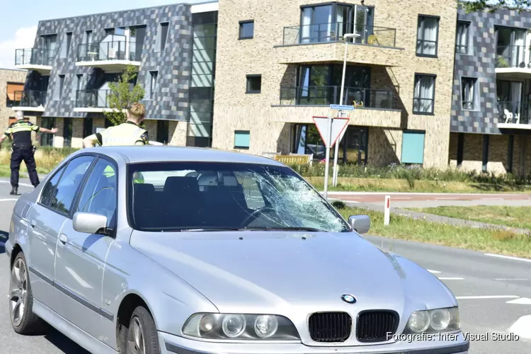 Vrouw op fiets gewond na aanrijding met auto in Den Burg