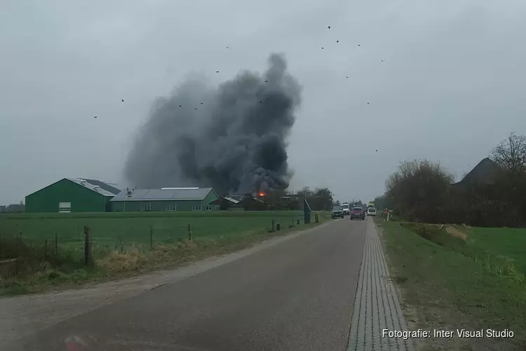 Brand bij agrarisch bedrijf op Texel