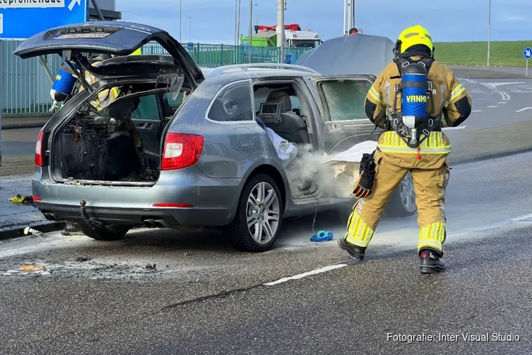 Autorit vakantiegangers eindigt in brand