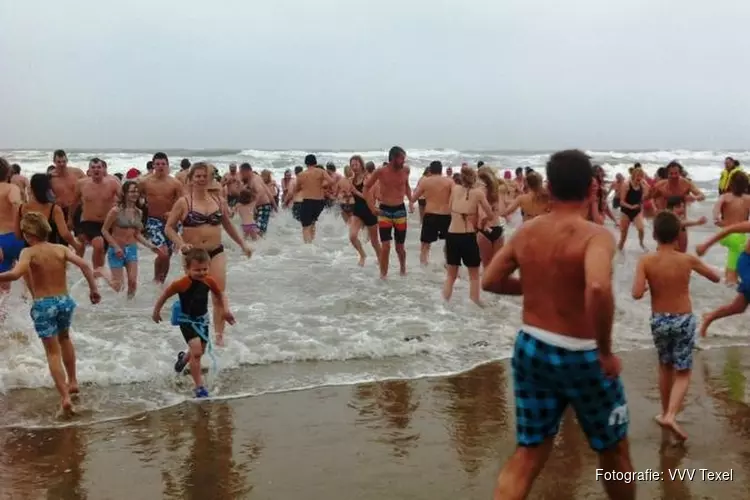 Nieuwjaarsduik bij Paal 9!