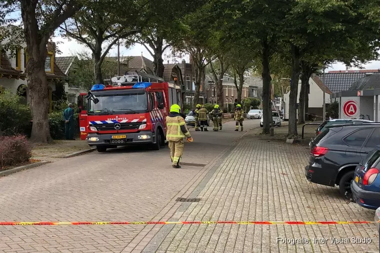 Gaslek in woonwijk Texel, brandweer zet straat af