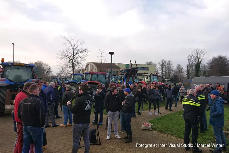 Boeren op Texel proberen gemeentehuis te bezetten