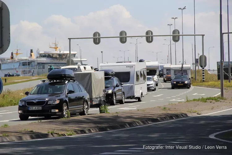 Drukte op Texel ondanks corona maatregelen tijdens zomerhitte