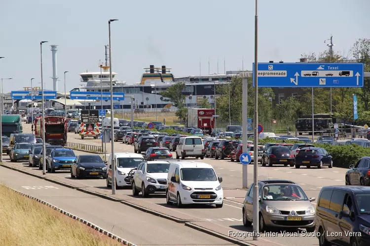 Drukte in Den Helder bij de boot naar Texel