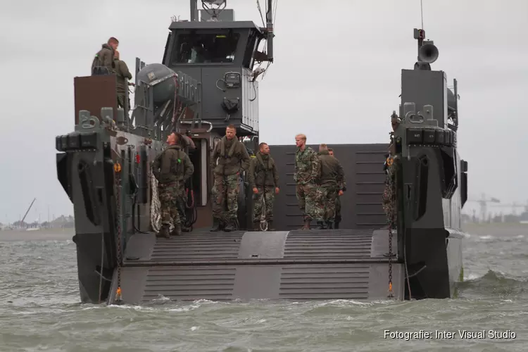 Oefeningen van Korps Mariniers op Texel trekken veel bekijks