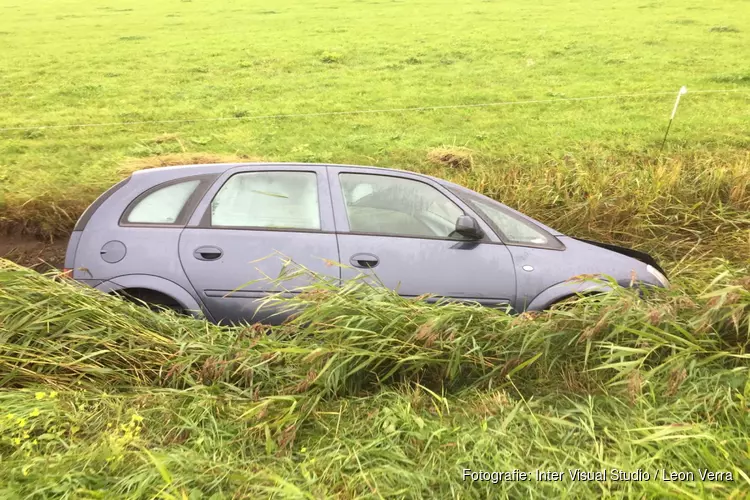 Auto te water bij eenzijdig ongeval