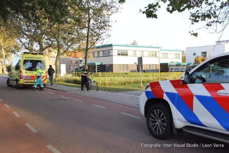 Fietser botst met auto op Texel, slachtoffer naar ziekenhuis