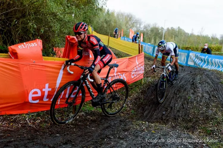 Denise Betsema derde bij Jaarmarktcross Niel