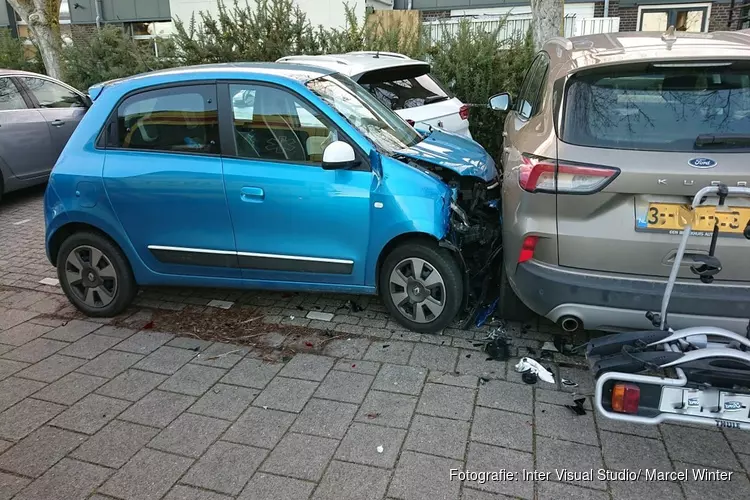 Ongeval op parkeerplaats: 5 auto&#39;s zwaar beschadigd