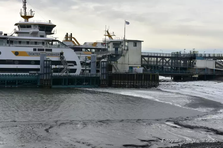 Boot naar Texel eruit door laag water. Patiënt vervoert met helikopter