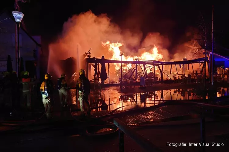 Grote brand verwoest restaurant in De Cocksdorp